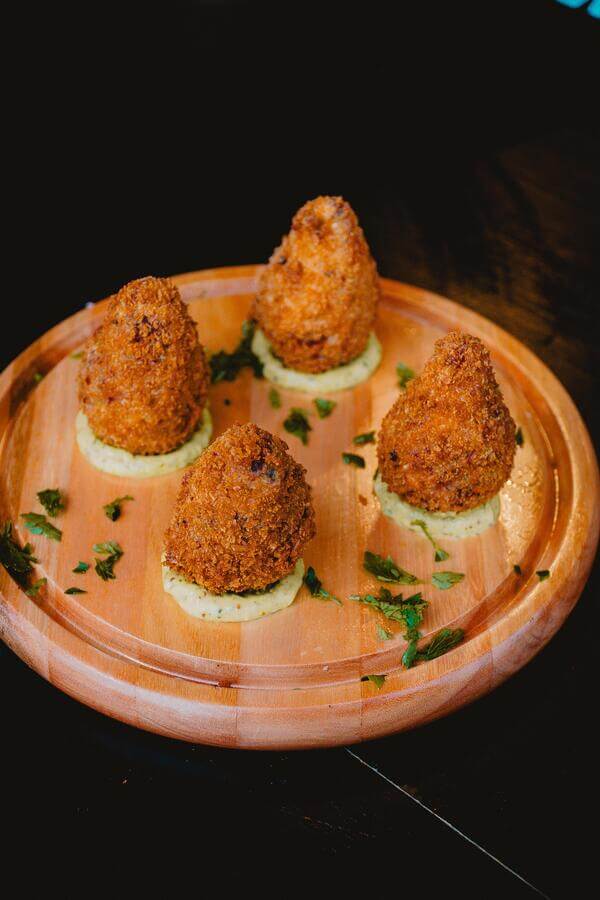 Imagem do item Bolinho de pastrami c/ maionese de abacate 8 un
